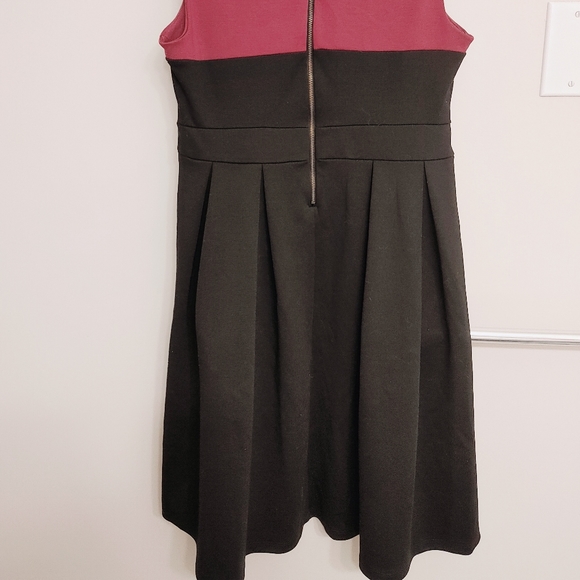 Colour-block Dress - Picture 2 of 9